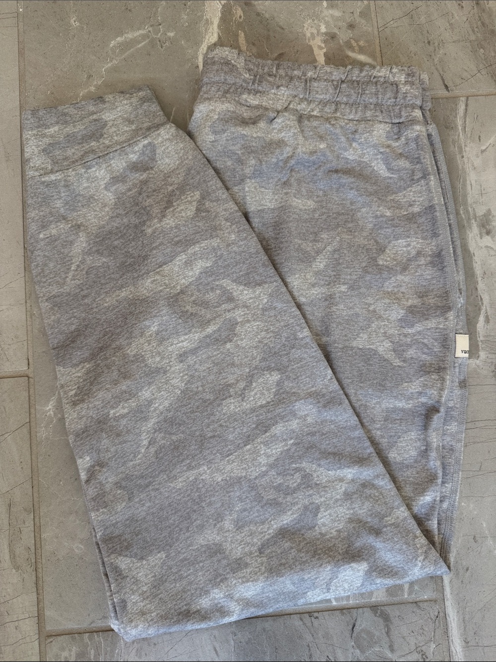 Vuori women’s Gray Camo Joggers-small-like new